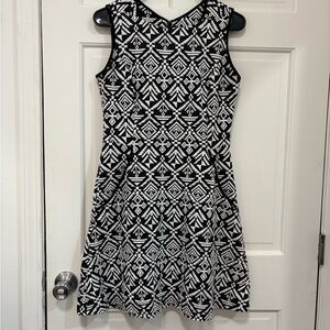 Sharagano‎ A-Line Mini Dress Sleeveless Pockets Zipper Black/White Flowy Size 2